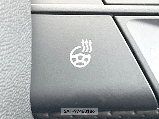 Audi Q5 2021-10 6670359-4