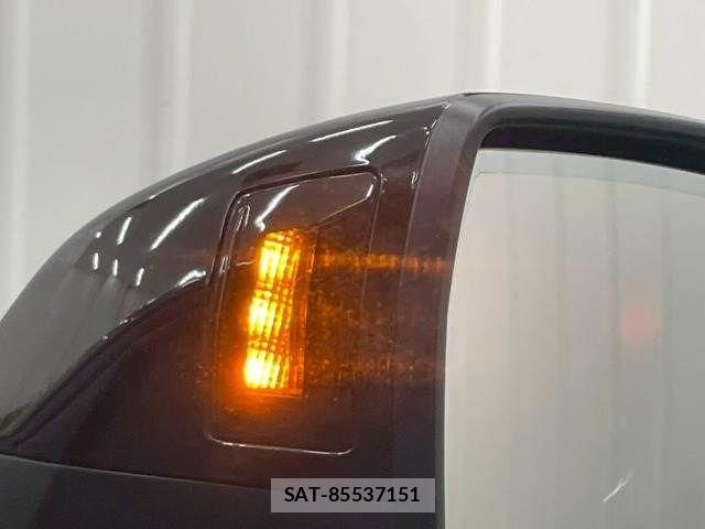 Audi Q5 2023-07 6813827-5