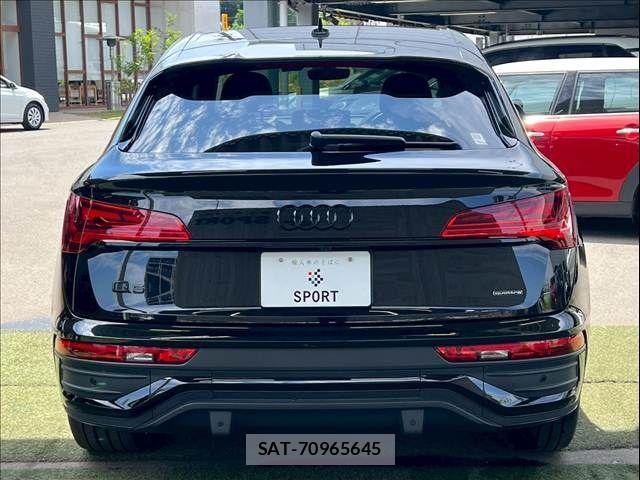 Audi Q5 2022-06 7356897-13