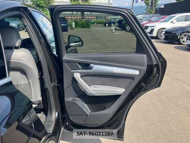 Audi Q5 2023-03 7499613-16