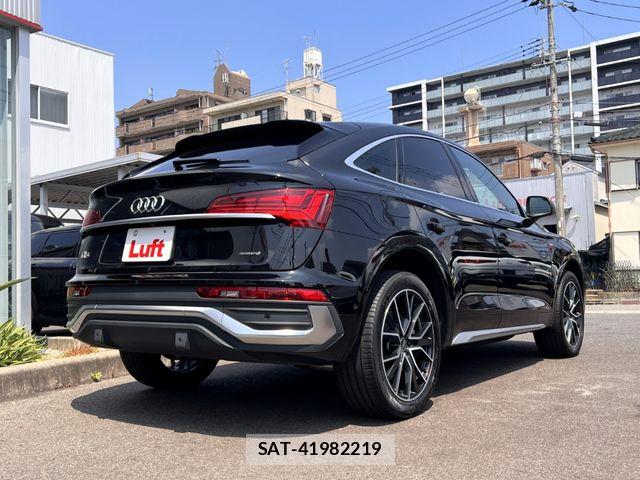 Audi Q5 2024-10 8145498-2