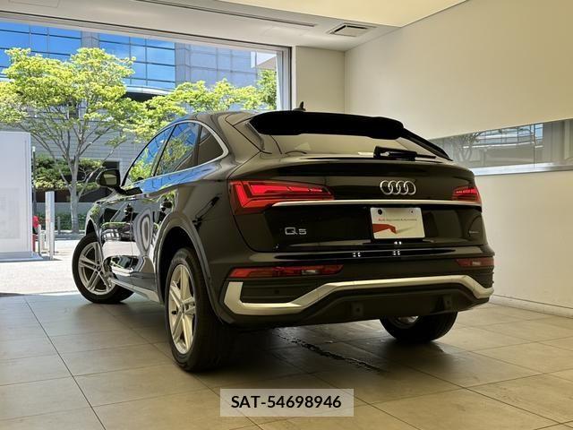 Audi Q5 2023-03 8411296-2