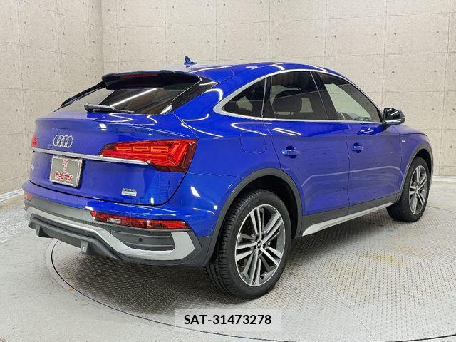 Audi Q5 2021-08 8561214-1