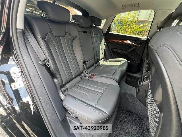 Audi Q5 2021-10 8625875-11