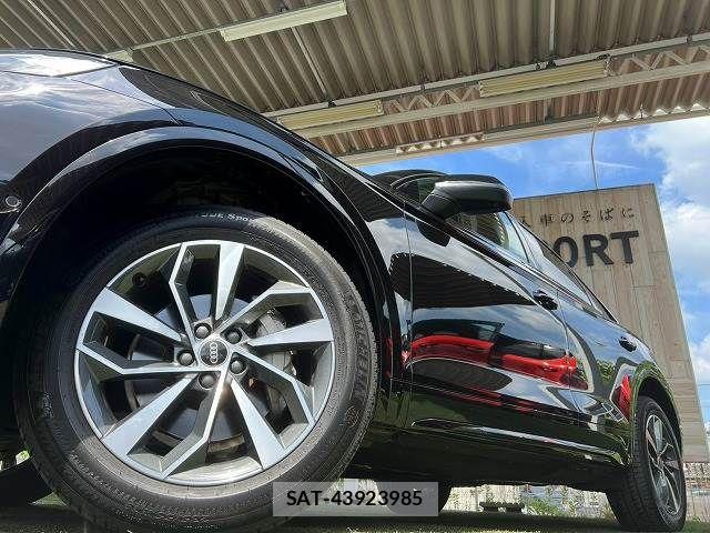 Audi Q5 2021-10 8625875-18