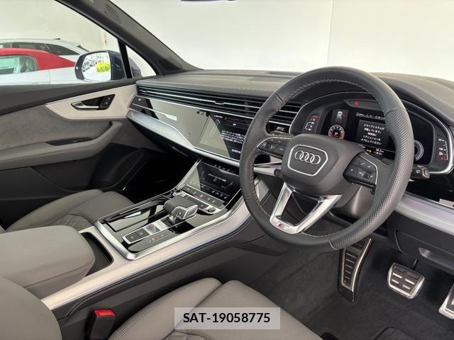Audi Q7 2024-11 7215049-1