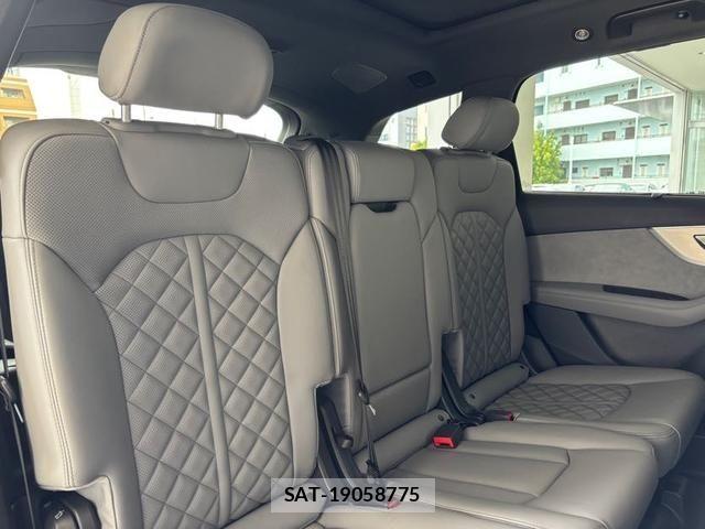 Audi Q7 2024-11 7215049-4