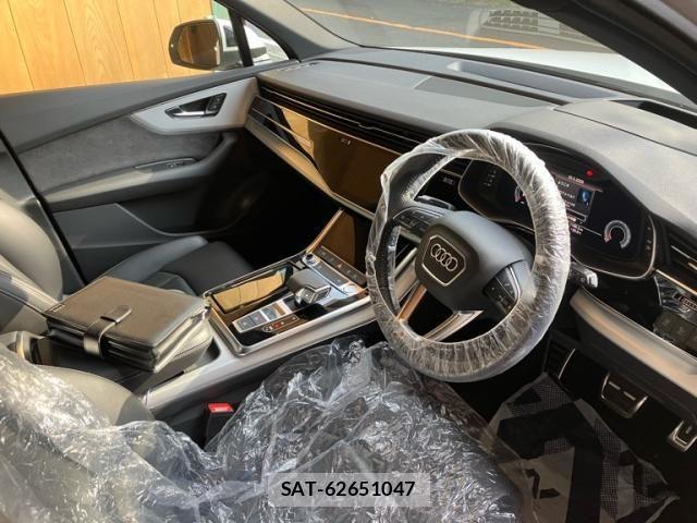 Audi Q7 2020-09 7215050-10