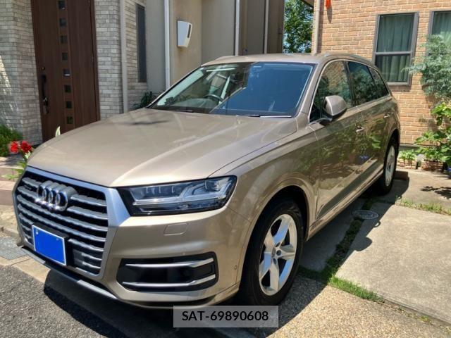 Audi Q7 2018-06 8098075-1