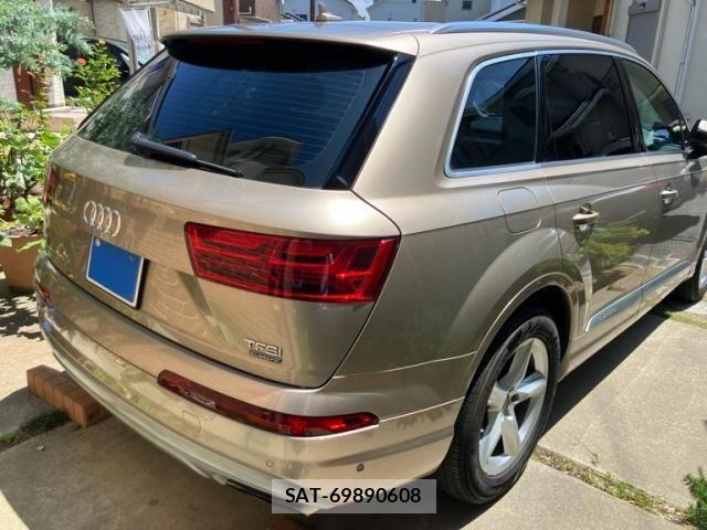 Audi Q7 2018-06 8098075-2