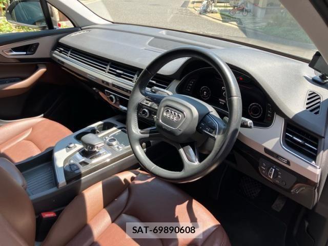 Audi Q7 2018-06 8098075-5