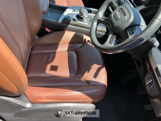 Audi Q7 2018-06 8098075-6