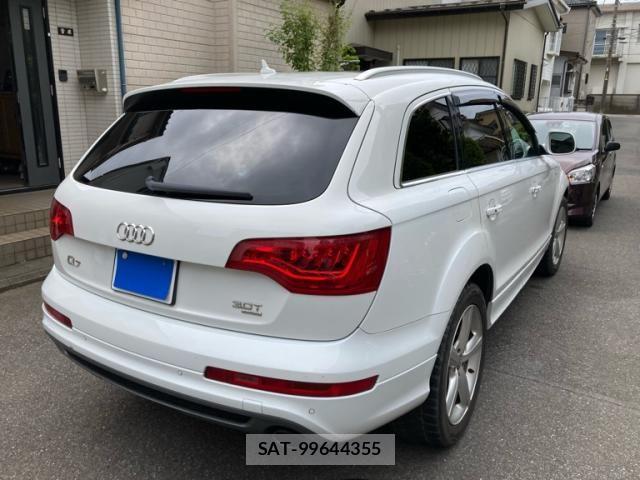 Audi Q7 2012-03 8371451-5