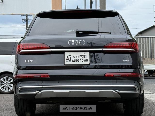 Audi Q7 2021-09 8827918-4