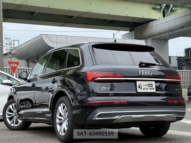 Audi Q7 2021-09 8827918-5