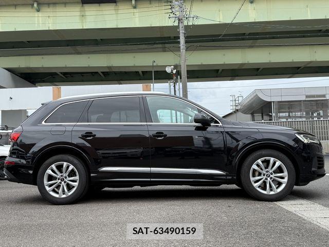 Audi Q7 2021-09 8827918-7
