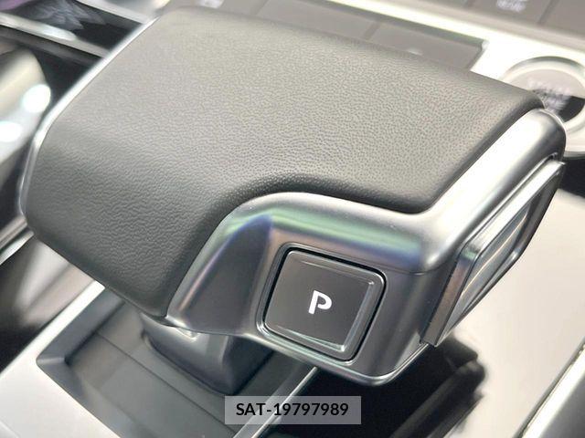 Audi Q8 2022-09 8625876-13