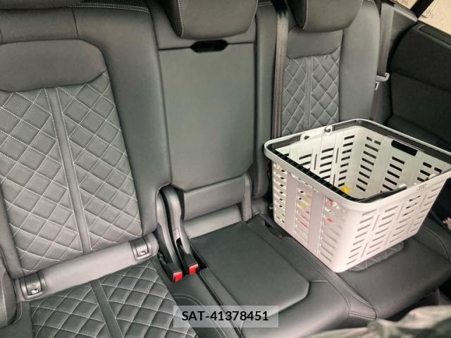 Audi Q8 2025-05 8795315-23