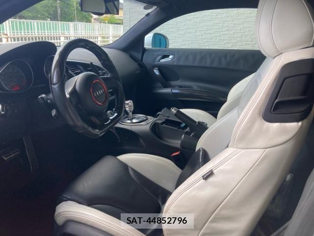 Audi R8 2009-02 7215052-9
