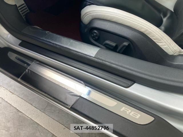 Audi R8 2009-02 7215052-11