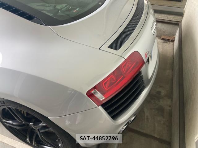 Audi R8 2009-02 7215052-3