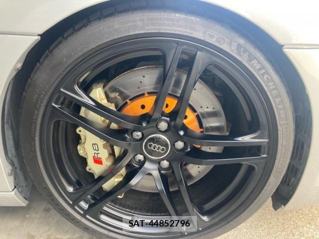 Audi R8 2009-02 7215052-7