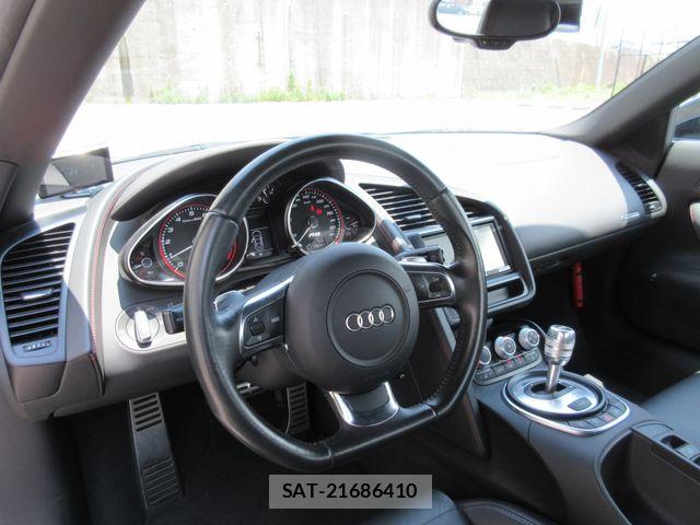 Audi R8 2011-07 7391406-1
