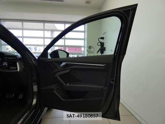 Audi RS3 2024-03 8206421-20
