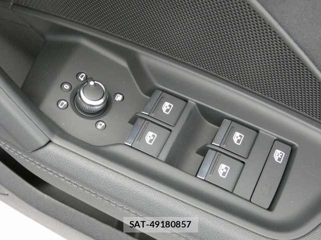 Audi RS3 2024-03 8206421-22