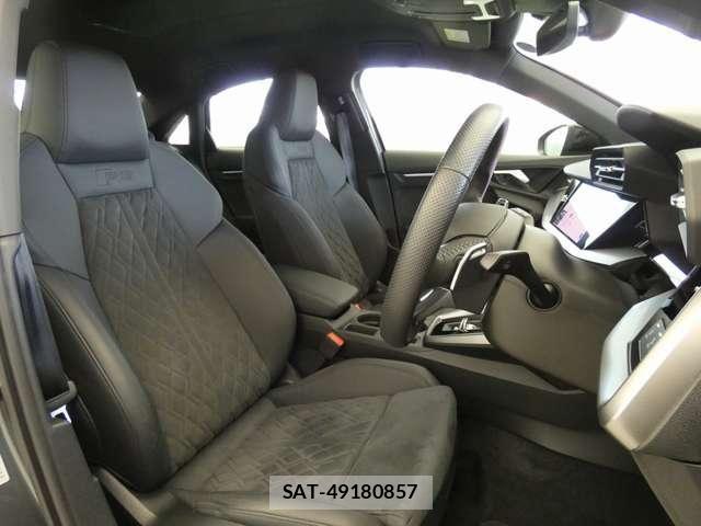 Audi RS3 2024-03 8206421-25