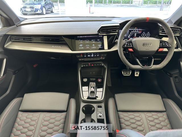 Audi RS3 2025-05 8411295-11
