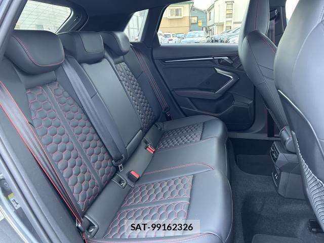 Audi RS3 SPORTBACK 2025-06 6525490-12