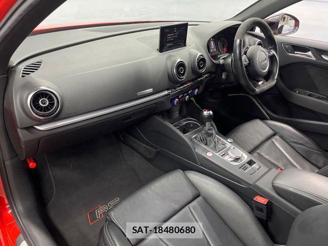 Audi RS3 SPORTBACK 2016-04 6813839-8