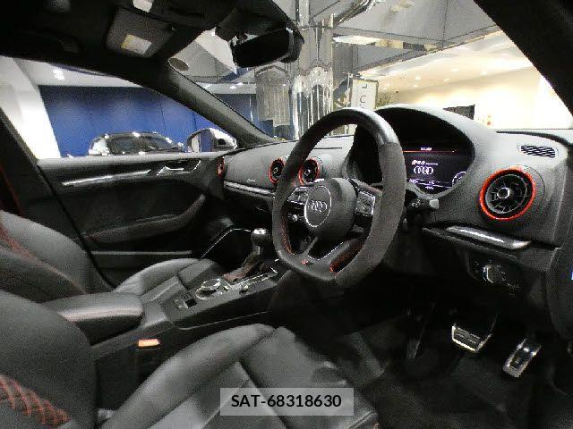 Audi RS3 SPORTBACK 2018-08 7215051-11