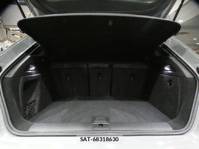 Audi RS3 SPORTBACK 2018-08 7215051-28