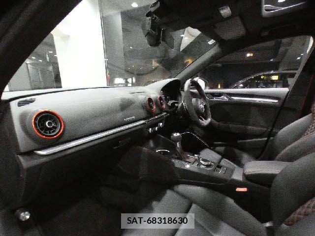 Audi RS3 SPORTBACK 2018-08 7215051-2