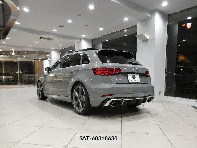 Audi RS3 SPORTBACK 2018-08 7215051-3