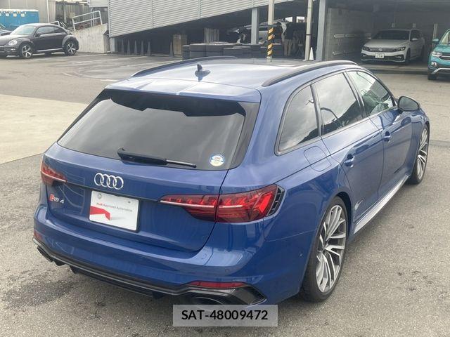 Audi RS4 2023-05 7020048-2
