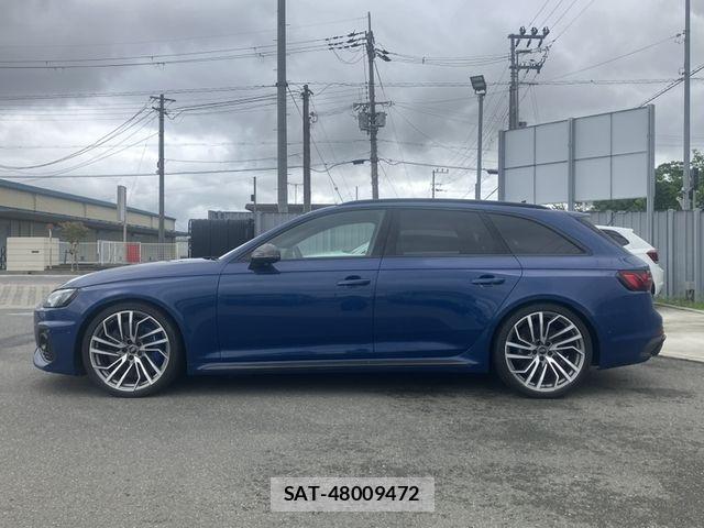 Audi RS4 2023-05 7020048-4