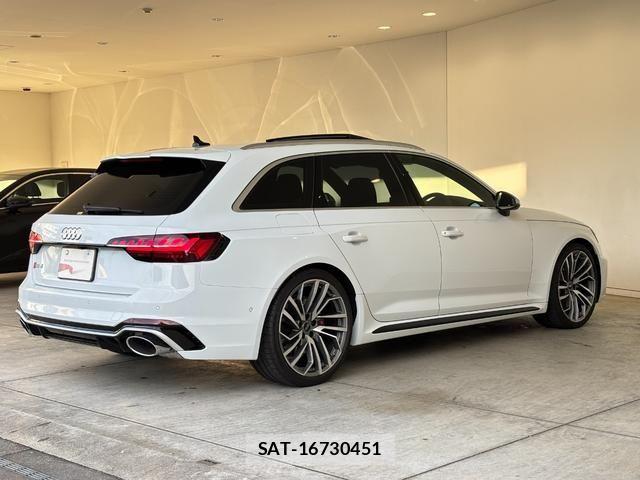 Audi RS4 2023-06 7391408-2