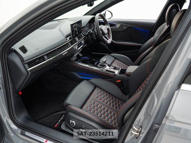 Audi RS4 2021-04 8129078-25