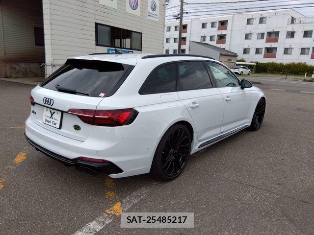 Audi RS4 2021-04 8145500-2