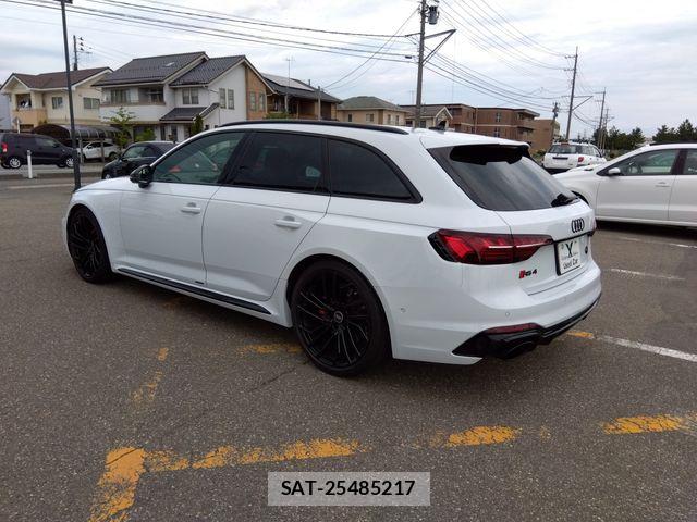 Audi RS4 2021-04 8145500-4