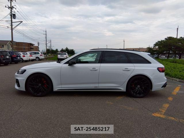 Audi RS4 2021-04 8145500-5