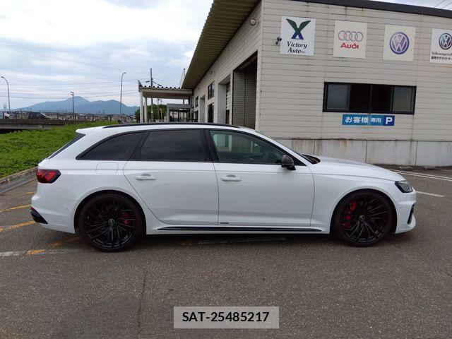 Audi RS4 2021-04 8145500-6