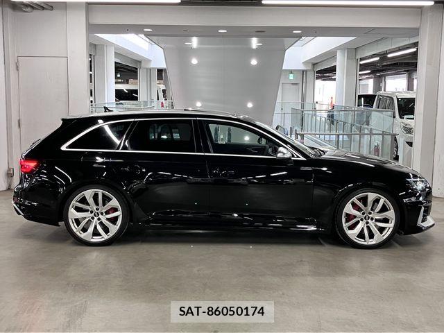 Audi RS4 2019-09 8740656-7