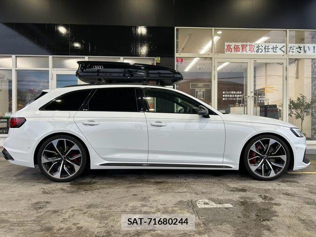 Audi RS4 2019-08 8883327-3