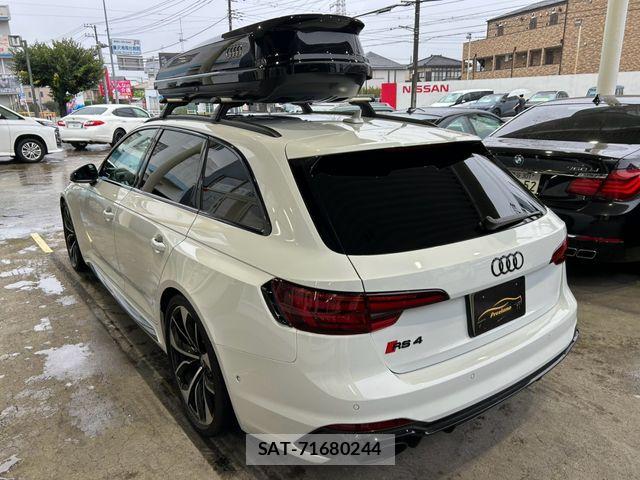 Audi RS4 2019-08 8883327-6