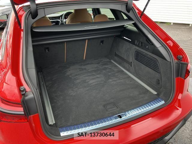Audi RS6 2021-09 7875372-16