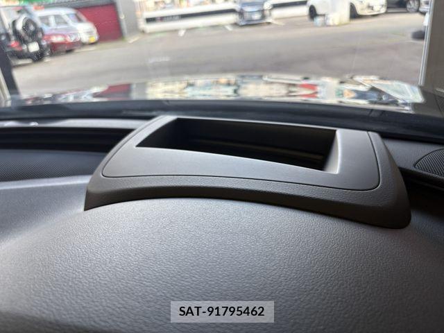 Audi RS6 2017-04 8206422-23